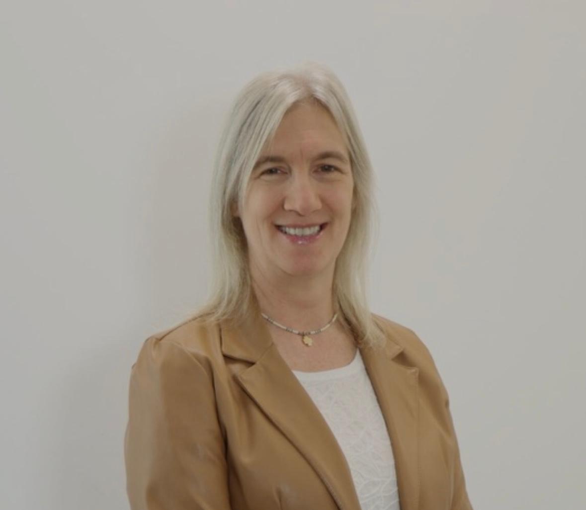 Retrato de Salomé Rodríguez en plano americano para presentación profesional.